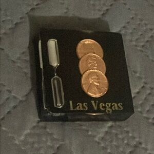 Las Vegas 3 Pennies With Hour Glass Souvenir
